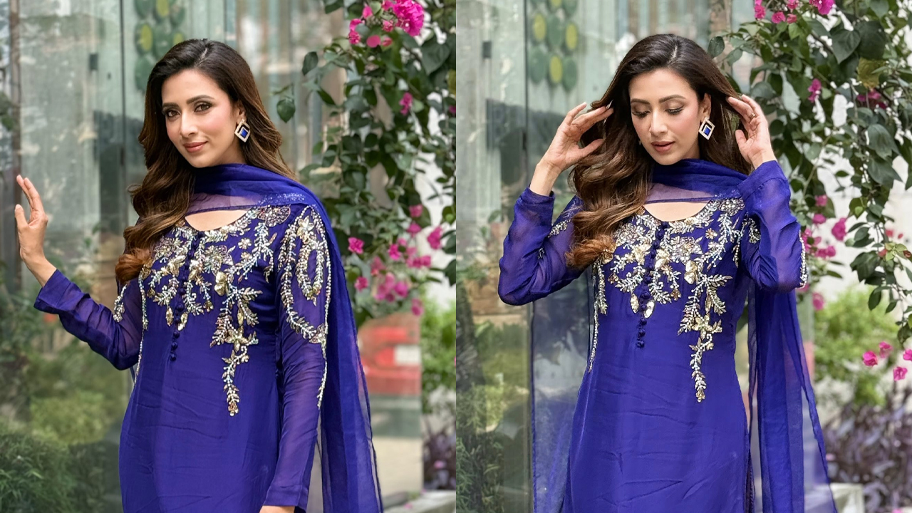 ঈদের দিন বিদ্যা সিনহা নীল পোশাকে ছড়ালেন মুগ্ধতা